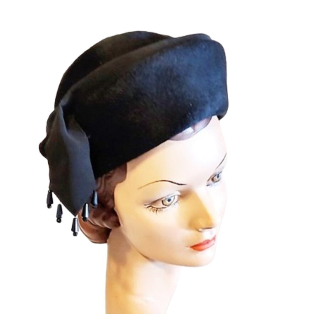 1950s Vintage Black Velour Felt Rounded Pillbox Hat With Ribbon And Bead Accents - Picture 2 of 7
